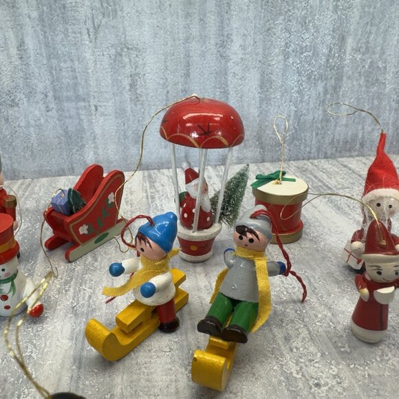 Vtg German Wooden Christmas Ornament Set Erzgebirge Style Santa Balloon Sleigh - Picture 3 of 10